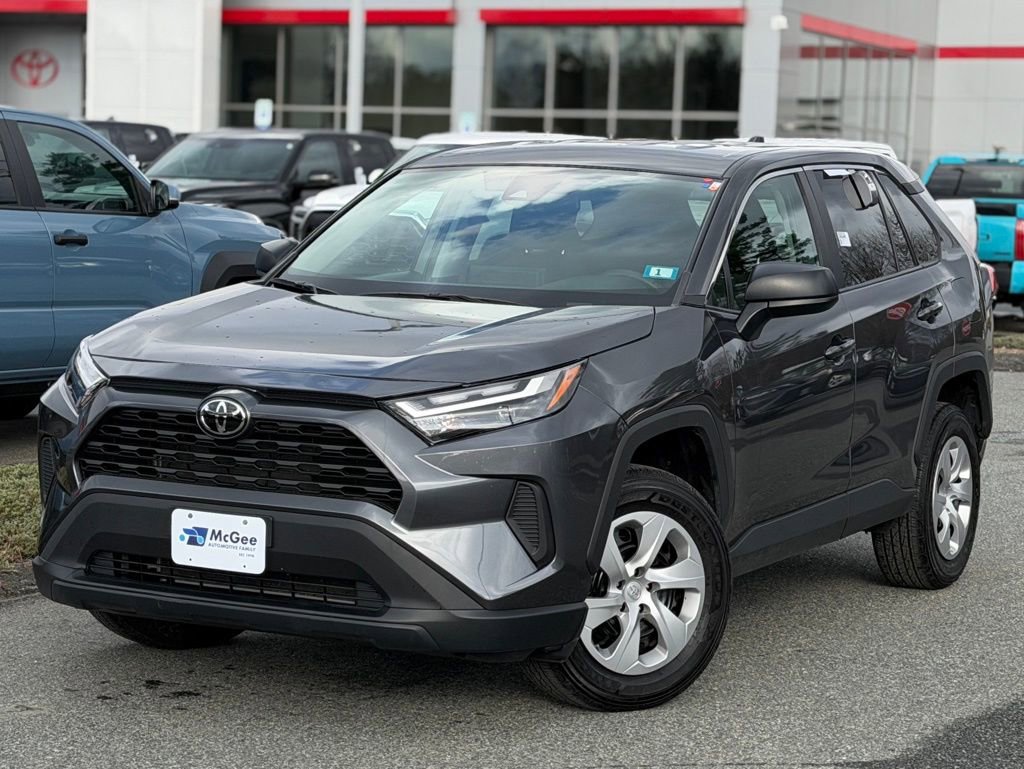 Used 2023 Toyota RAV4 LE AWD/4WD image 1