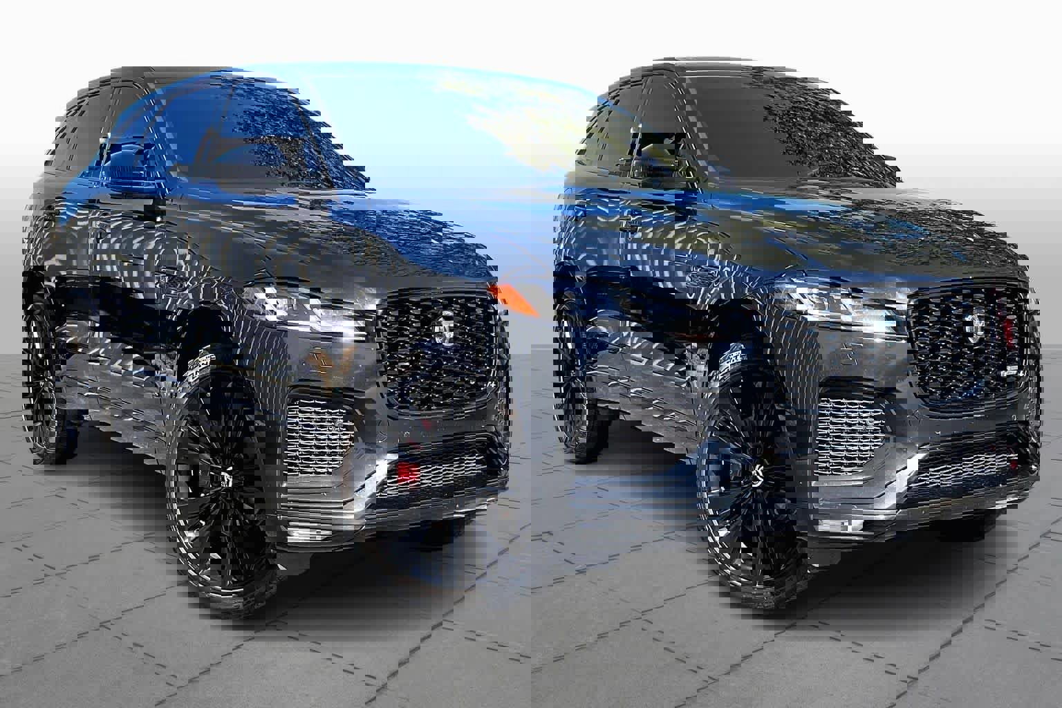 Used 2024 Jaguar F-PACE R-Dynamic S image 3