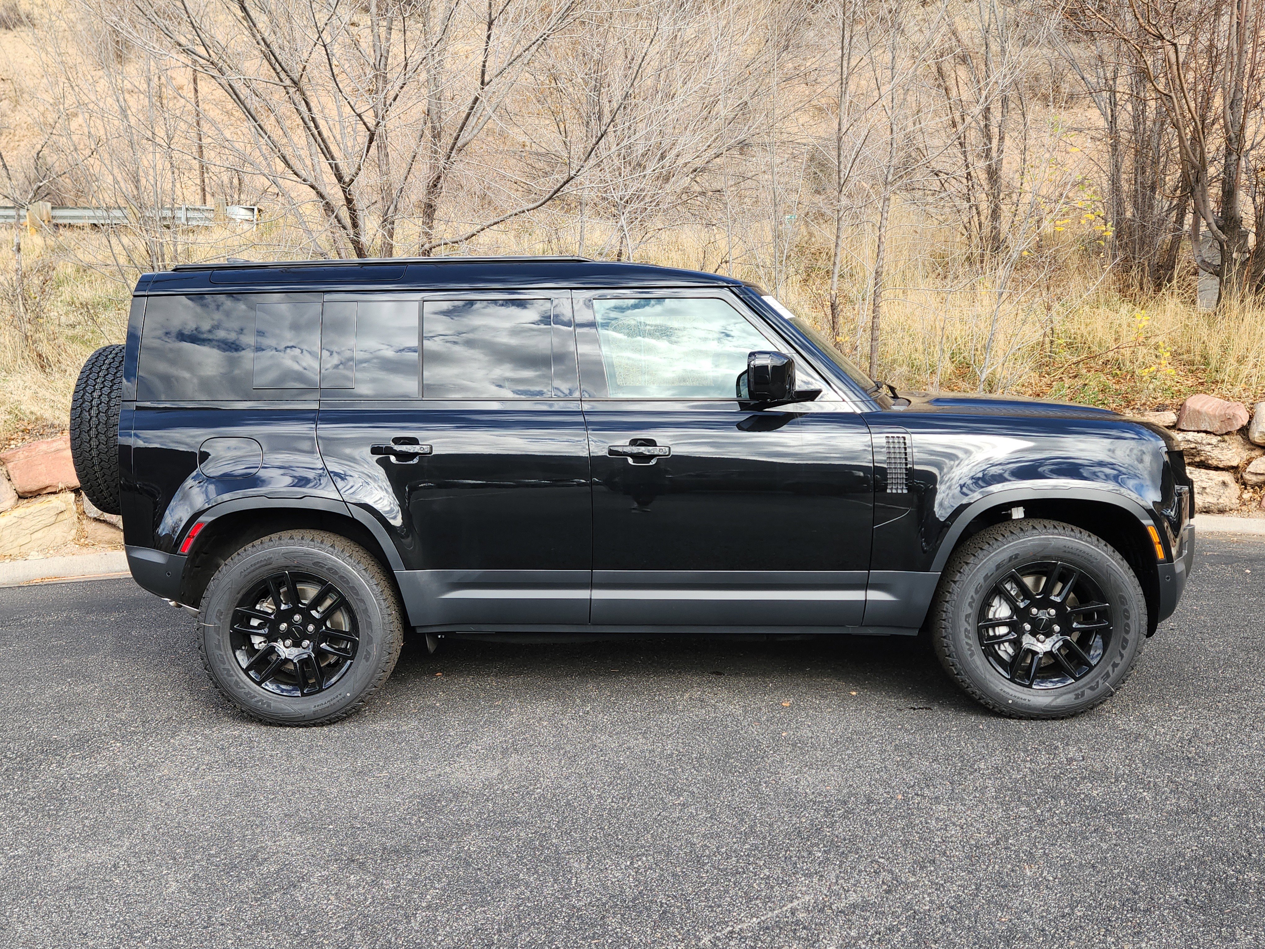 New 2026 Land Rover Defender 110 S image 2