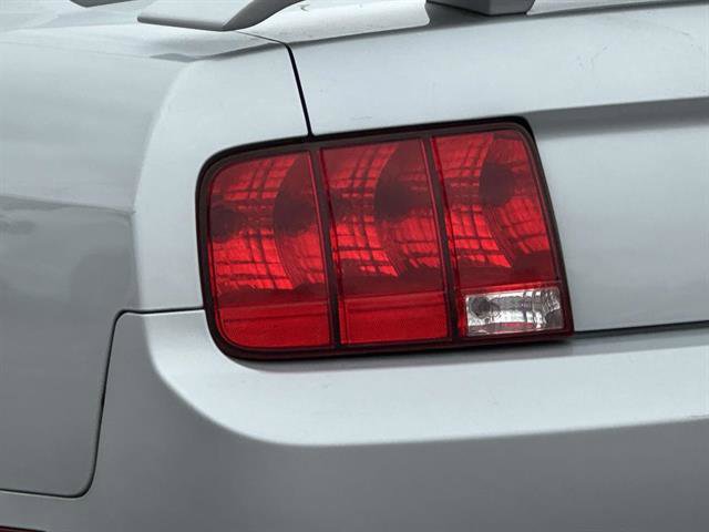 Used 2006 Ford Mustang Deluxe image 9