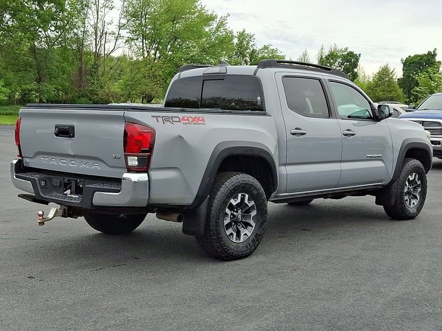 Used 2018 Toyota Tacoma TRD Off-Road AWD/4WD image 9