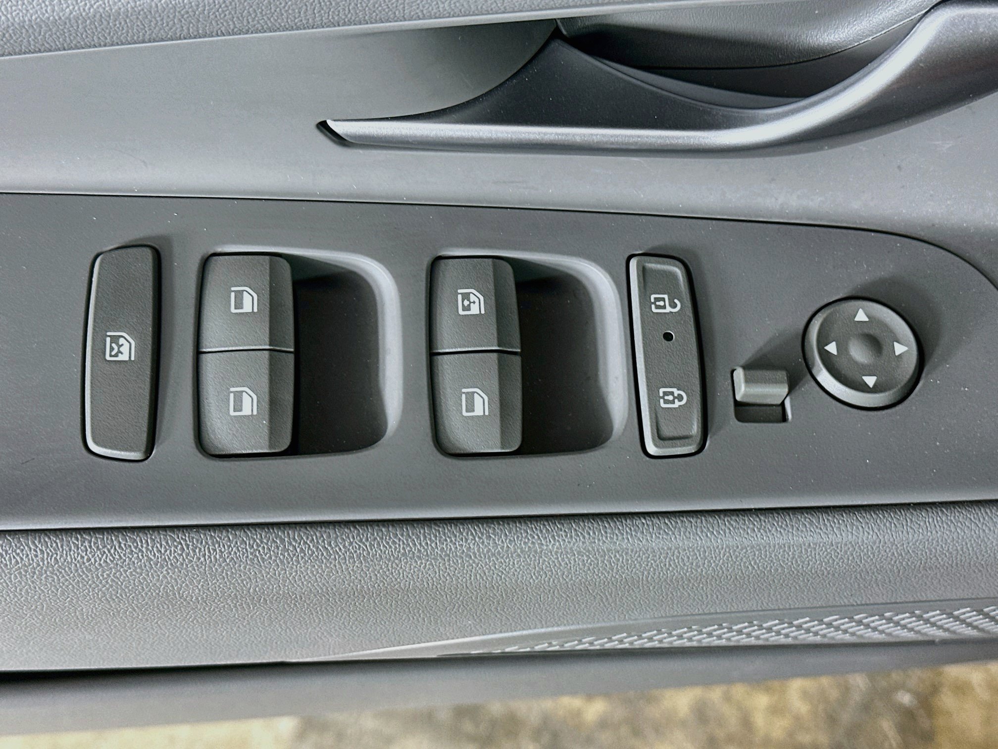 Used 2024 Hyundai Elantra SEL FWD image 15