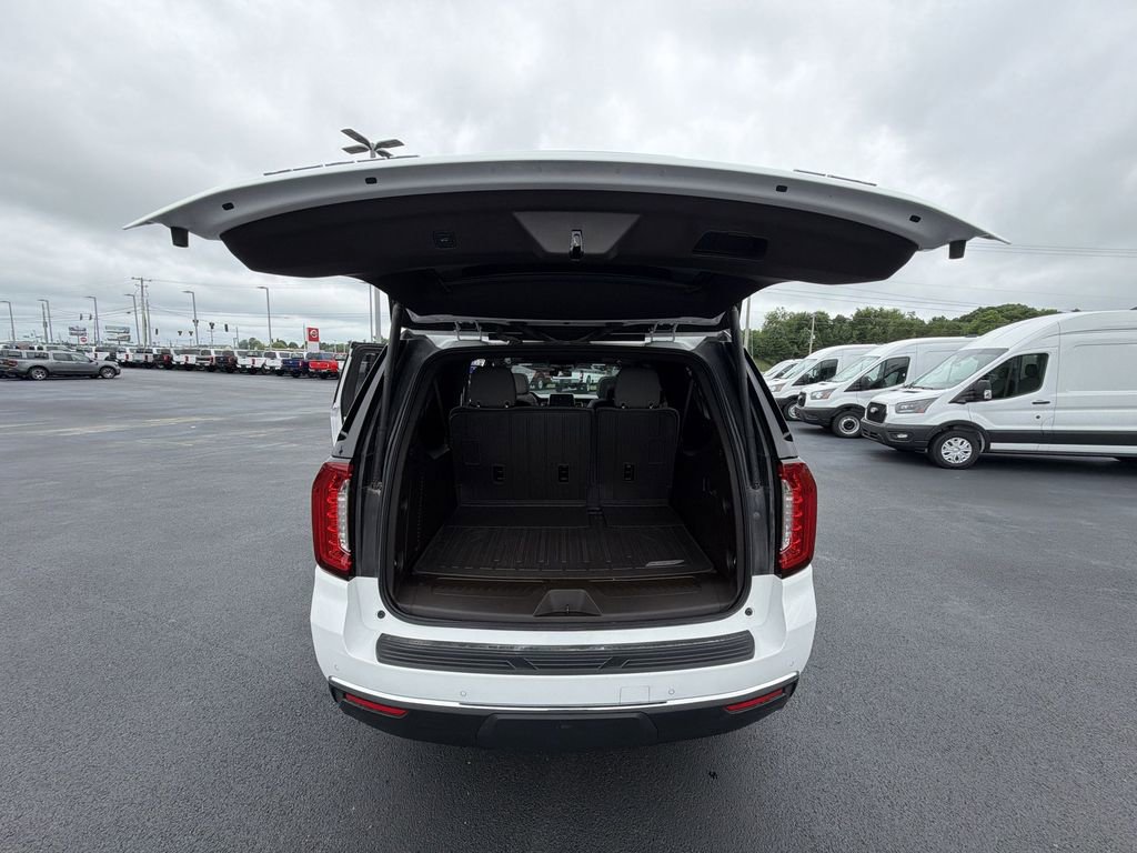 Used 2023 GMC Yukon XL SLT w/ SLT Premium Package AWD/4WD image 33