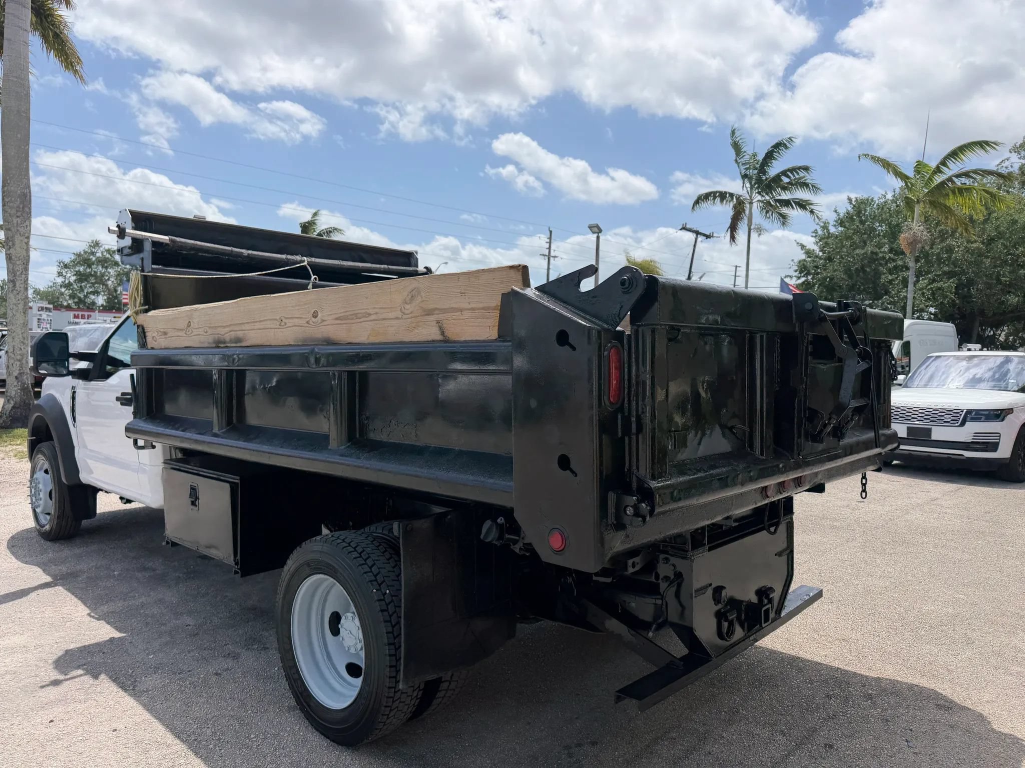 Used 2017 Ford F550 2WD Regular Cab Super Duty image 11