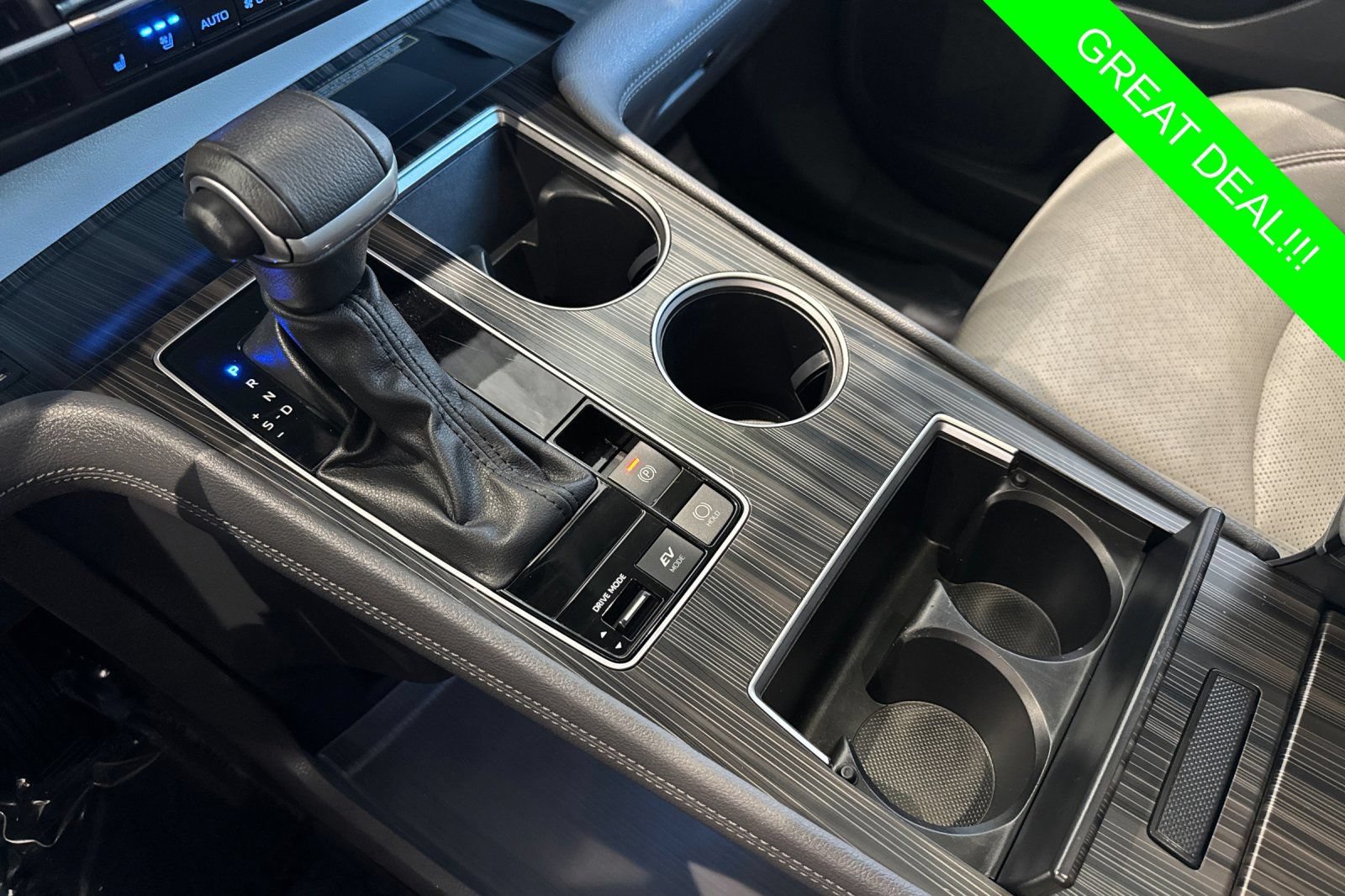 Certified 2023 Toyota Sienna Limited FWD image 23