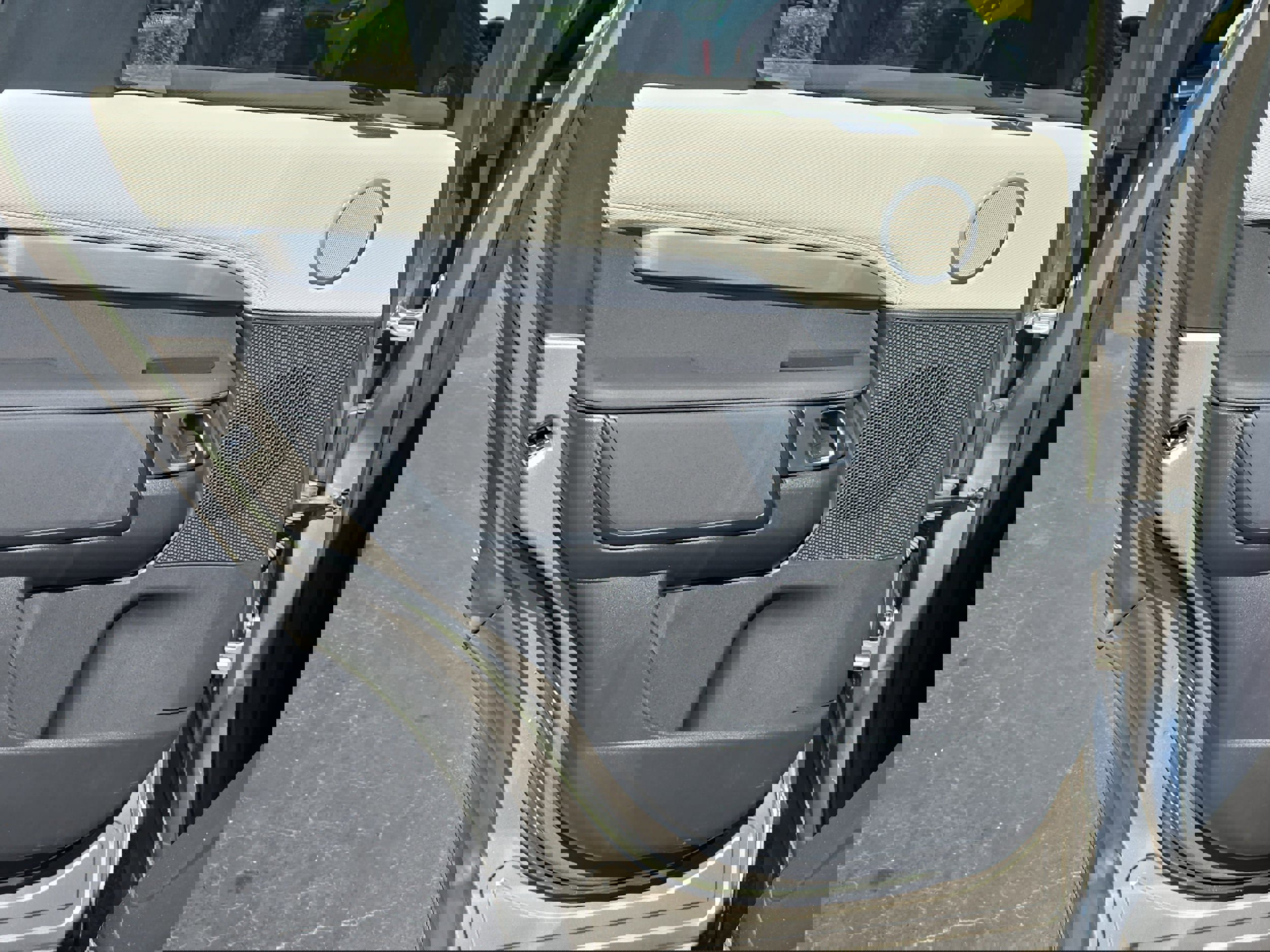 Used 2023 Land Rover Discovery S R-Dynamic image 12