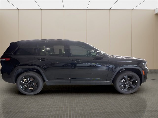 New 2025 Jeep Grand Cherokee Limited w/ Black Appearance Package image 6