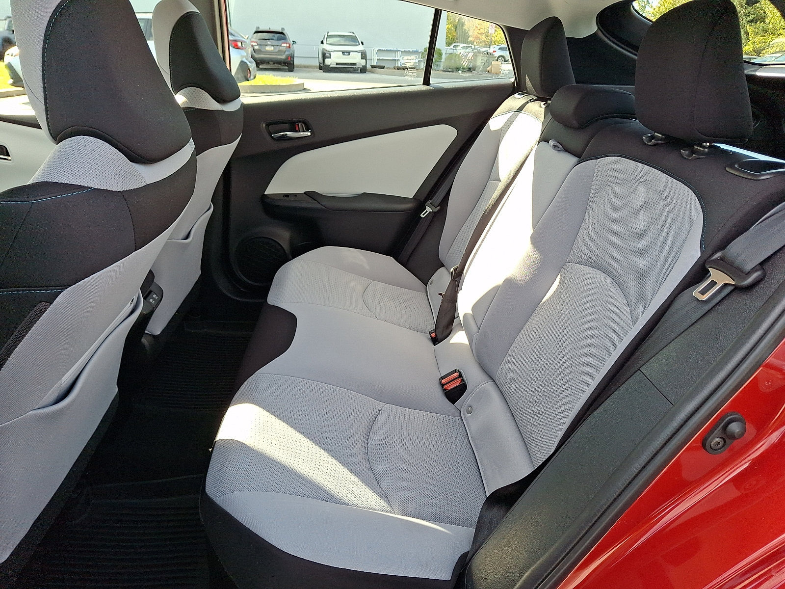 Used 2022 Toyota Prius LE FWD image 10