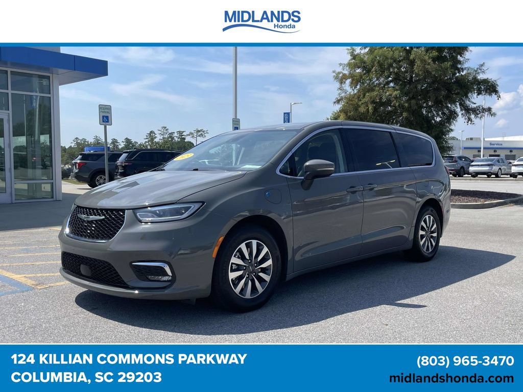 Used 2023 Chrysler Pacifica Touring-L FWD image 3