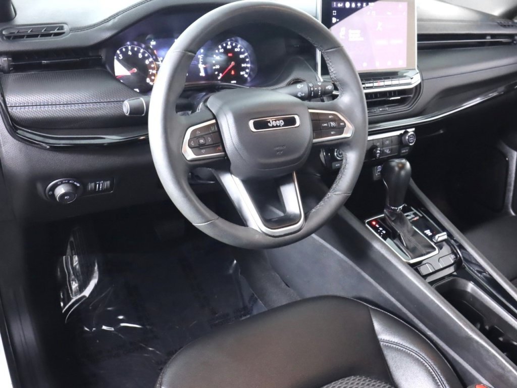 Used 2025 Jeep Compass Latitude w/ Altitude Special Edition AWD/4WD image 9