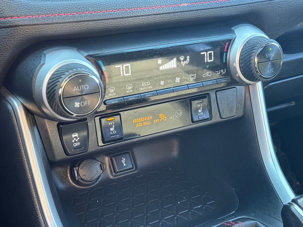 Used 2021 Toyota RAV4 SE image 26