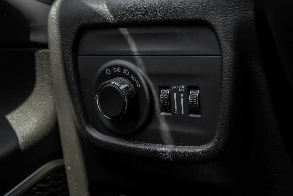 Used 2022 Jeep Grand Cherokee Laredo w/ Luxury Tech Group I image 35