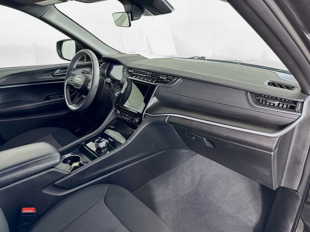 Certified 2025 Jeep Grand Cherokee L Laredo w/ Trailer Tow Package image 27