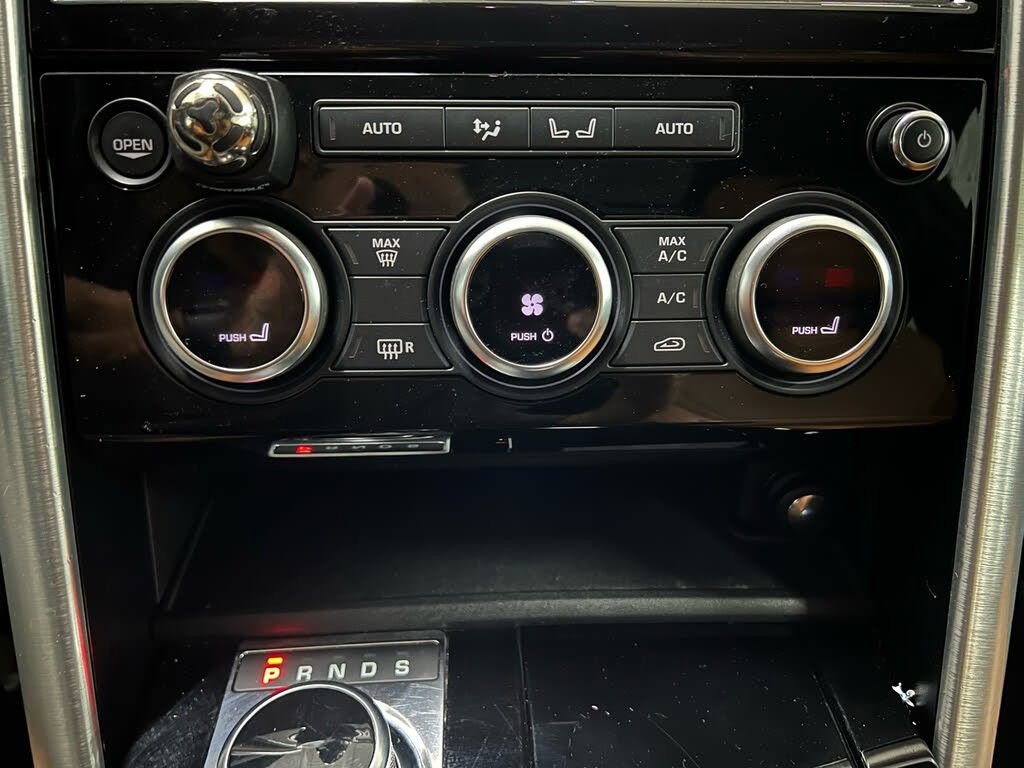 Used 2018 Land Rover Discovery HSE image 27