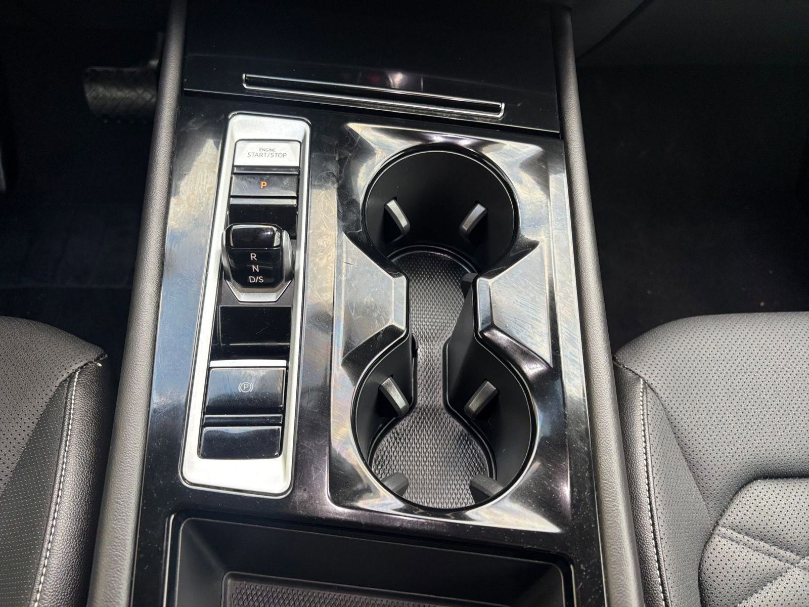 Used 2025 Volkswagen Atlas SE image 42