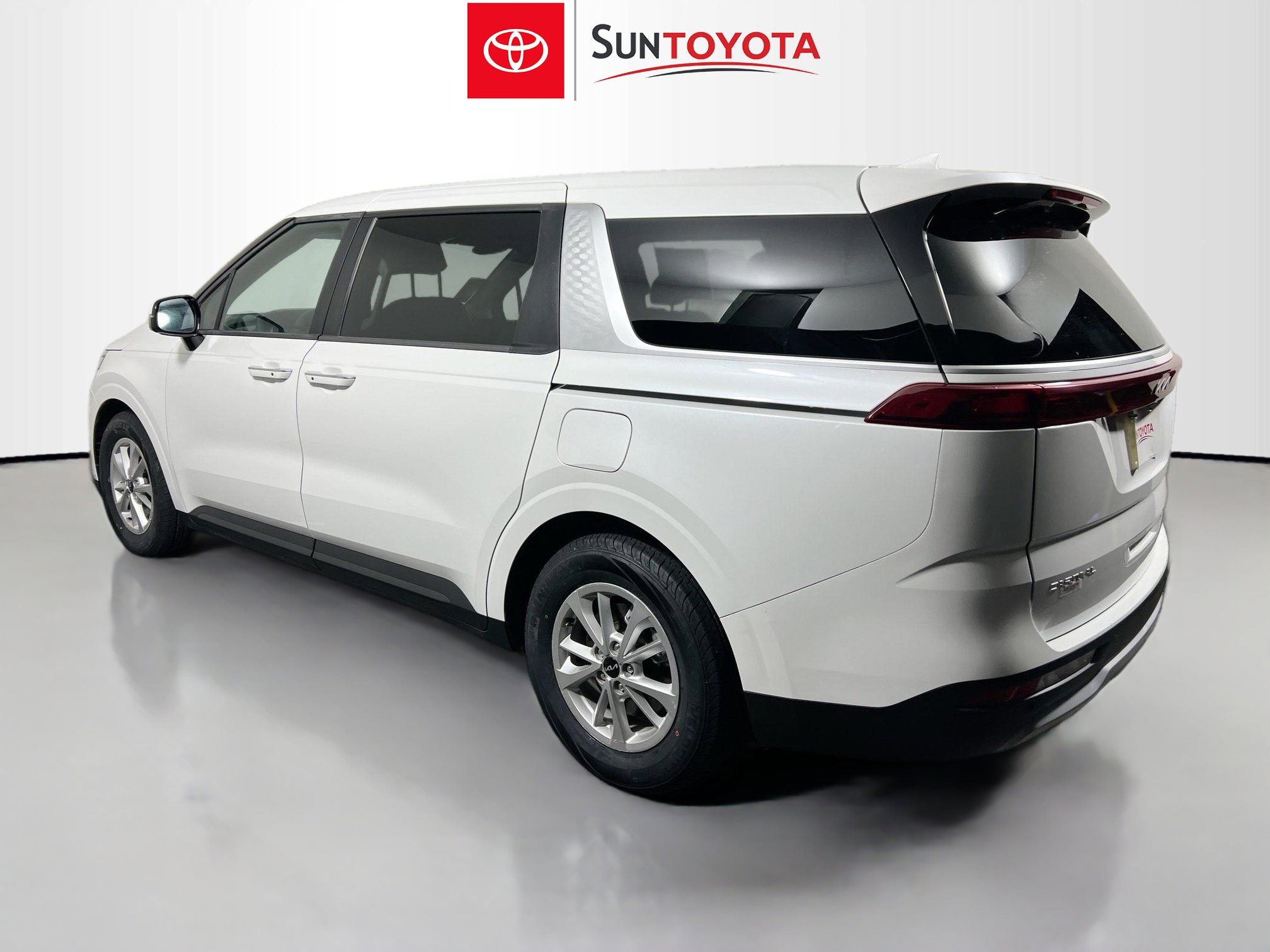 Used 2023 Kia Carnival LX image 6