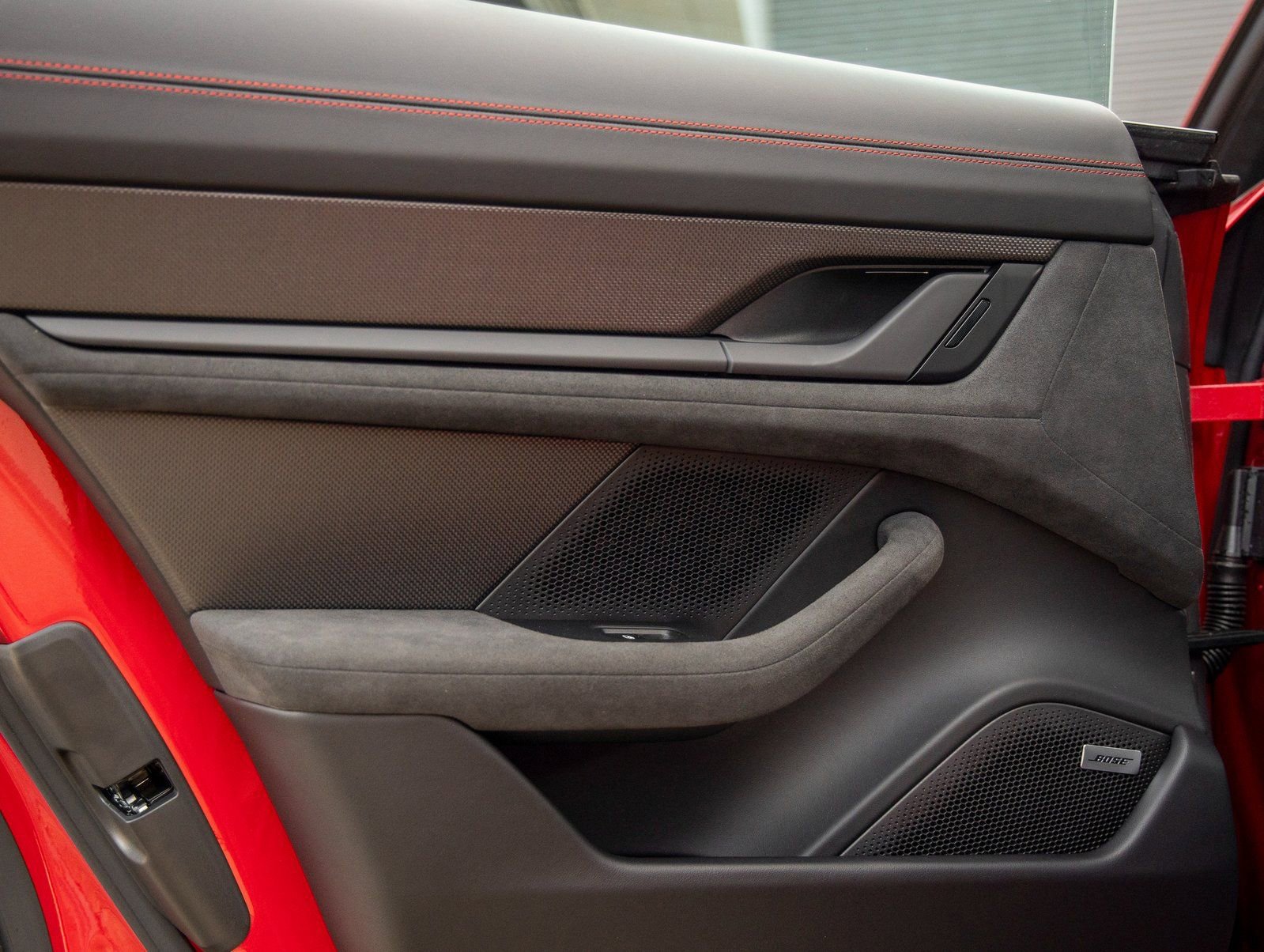 Used 2025 Porsche Taycan GTS image 35