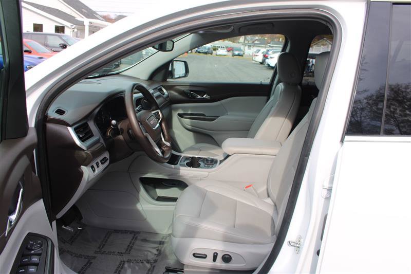 Used 2020 GMC Acadia SLT w/ Driver Alert Package II image 11