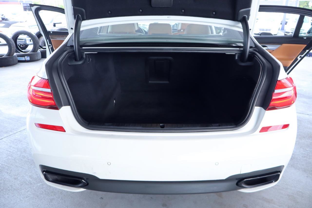 Used 2016 BMW 750i RWD image 32