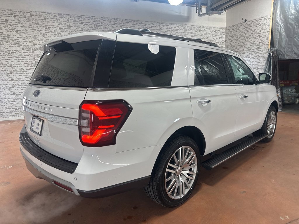 Used 2024 Ford Expedition Limited image 7