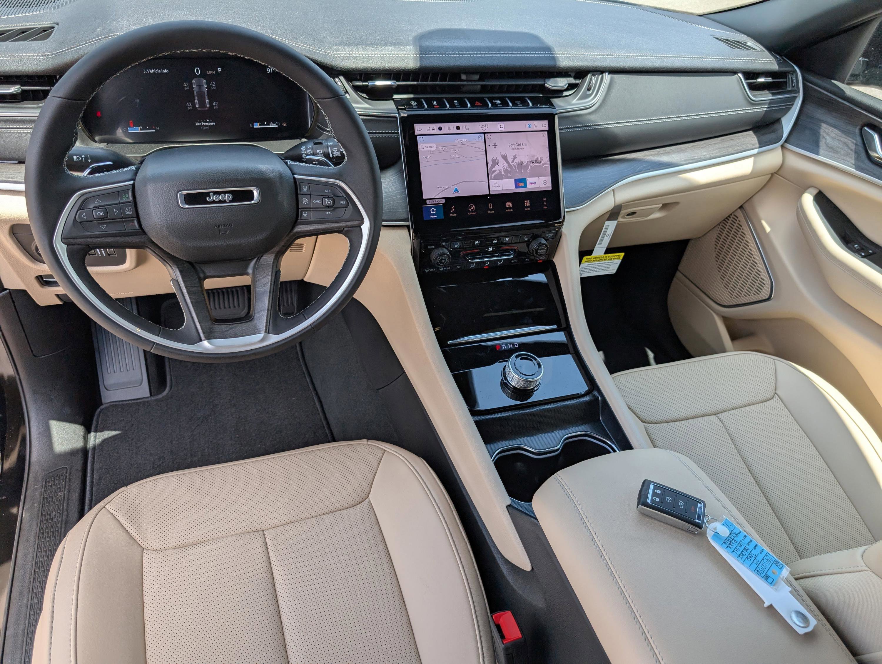 New 2025 Jeep Grand Cherokee Limited w/ Luxury Tech Group II image 21