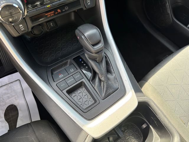 Used 2022 Toyota RAV4 XLE image 28