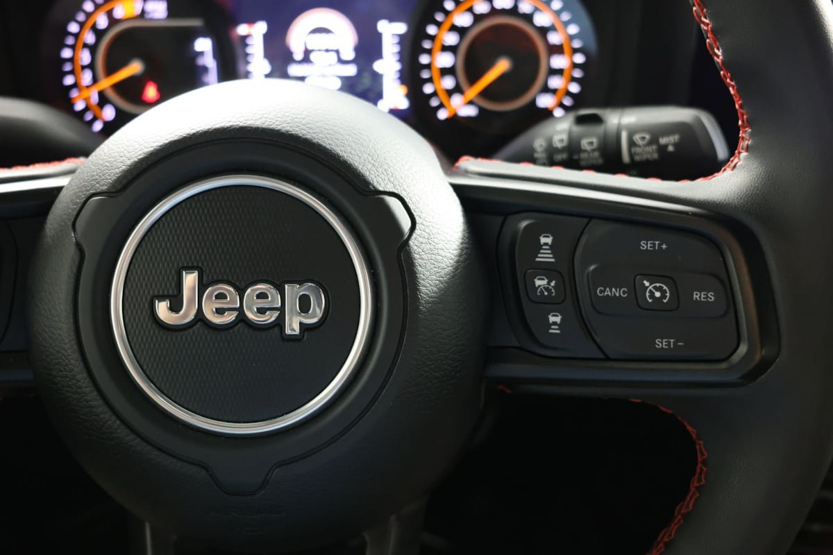 Used 2024 Jeep Wrangler Unlimited Rubicon w/ XTREMEE 35" Tire Package AWD/4WD image 27