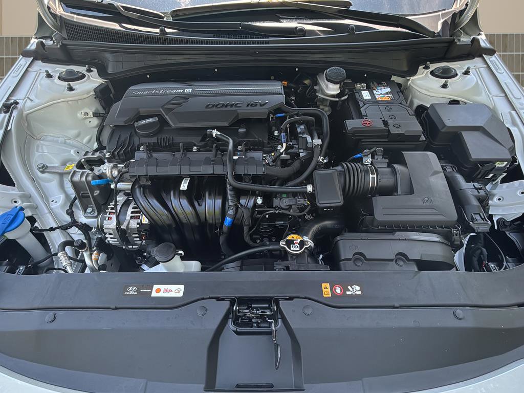 Used 2025 Hyundai Elantra SE FWD image 9