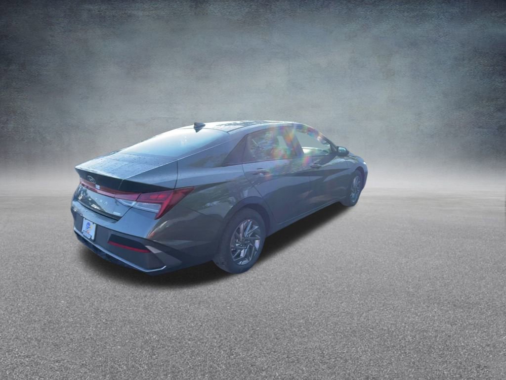 Used 2025 Hyundai Elantra Blue image 22