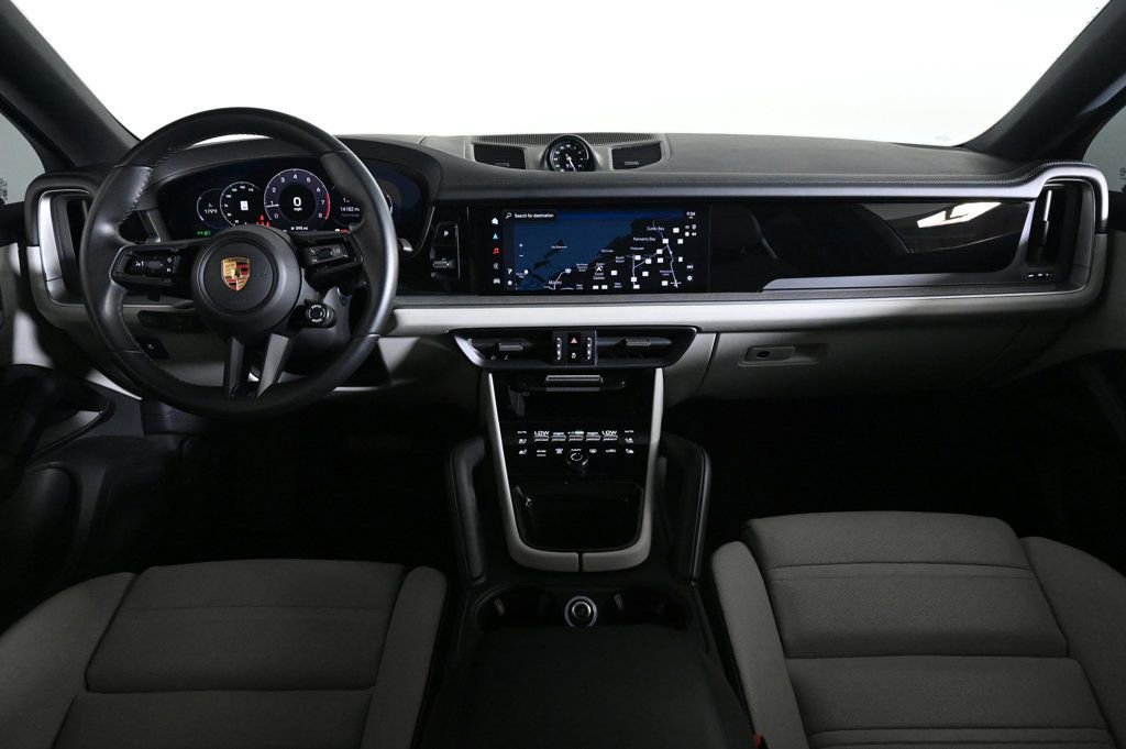 Certified 2025 Porsche Cayenne Coupe image 11