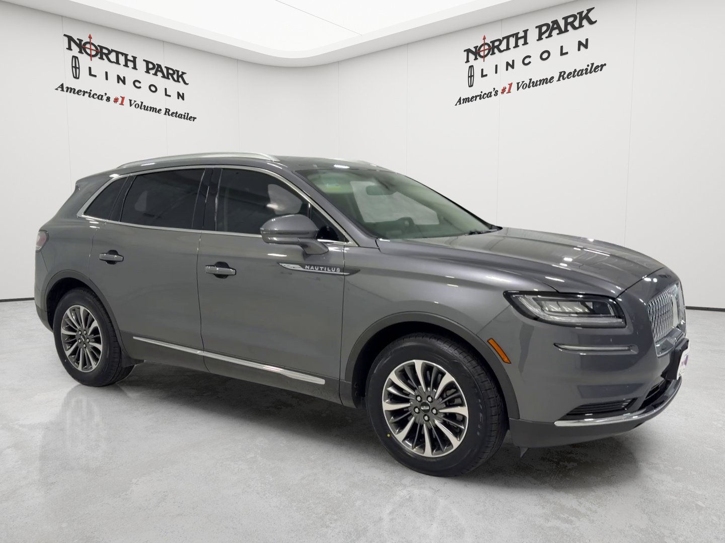 Used 2023 Lincoln Nautilus FWD w/ Premium Package image 7