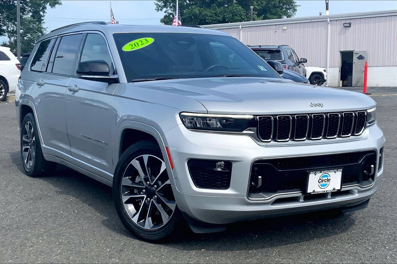 Certified 2023 Jeep Grand Cherokee L Overland AWD/4WD image 2