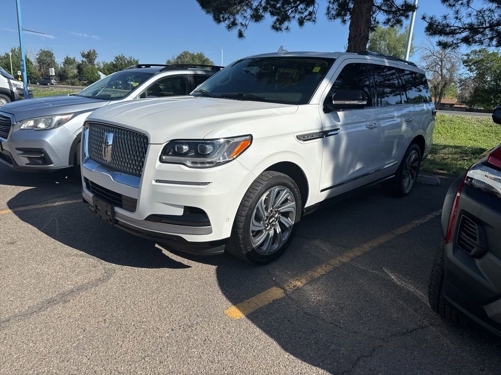 Used 2022 Lincoln Navigator 4WD image 1