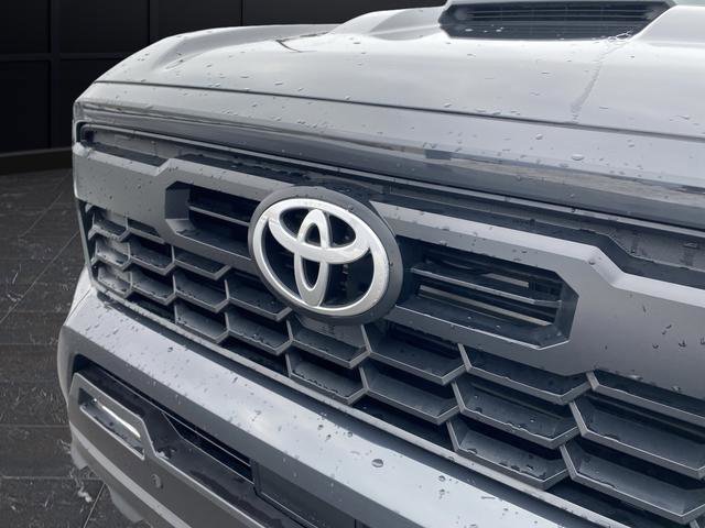 Used 2025 Toyota Tacoma TRD Sport w/ TRD Sport Upgrade Package image 41