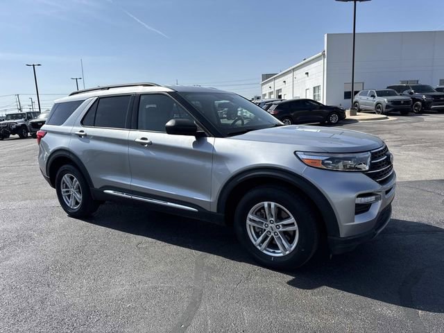 Used 2023 Ford Explorer XLT w/ Equipment Group 202A image 7