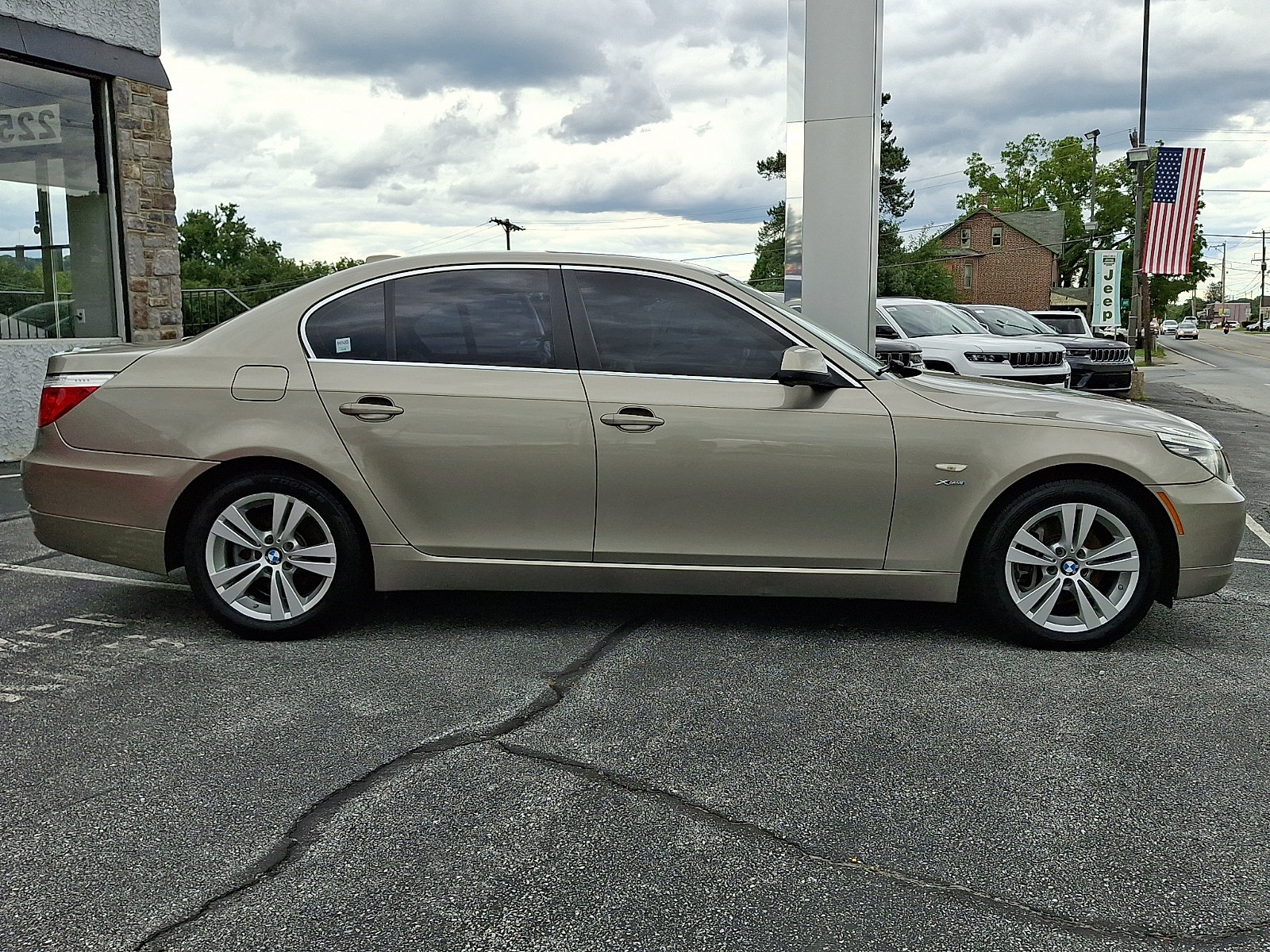 Used 2010 BMW 528i xDrive Sedan AWD/4WD image 7