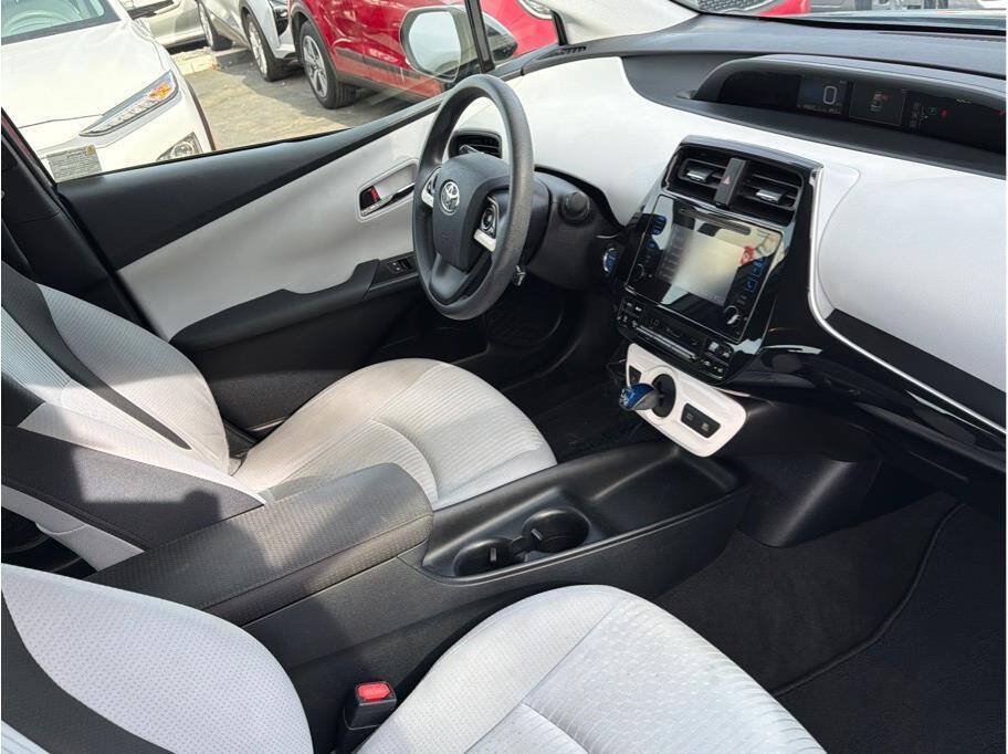 Used 2016 Toyota Prius Two FWD image 6