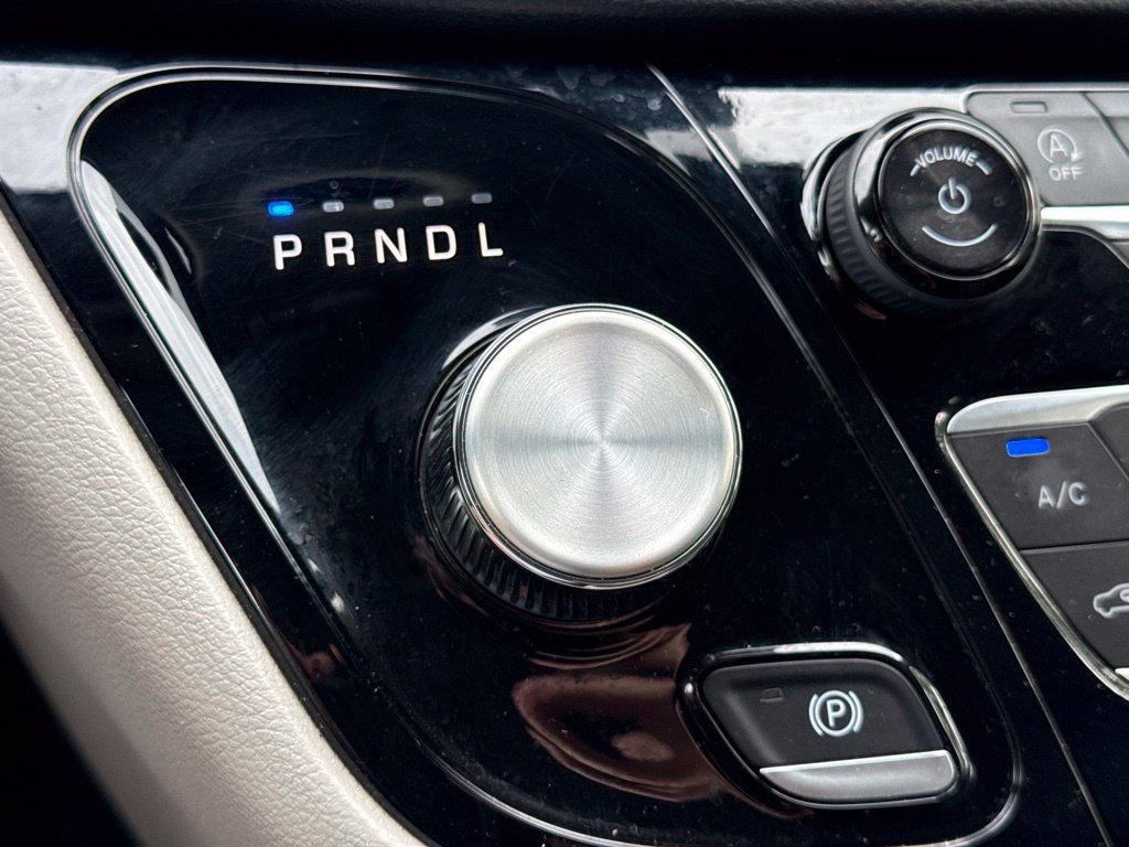 Used 2024 Chrysler Pacifica Touring-L FWD image 28