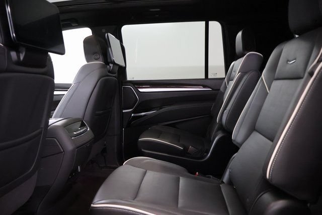 Used 2026 Cadillac Escalade ESV Luxury w/ Touring Package AWD/4WD image 32