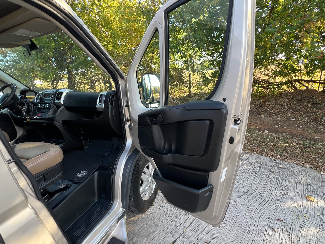 Used 2017 RAM ProMaster 2500 w/ Premium Appearance Group image 29