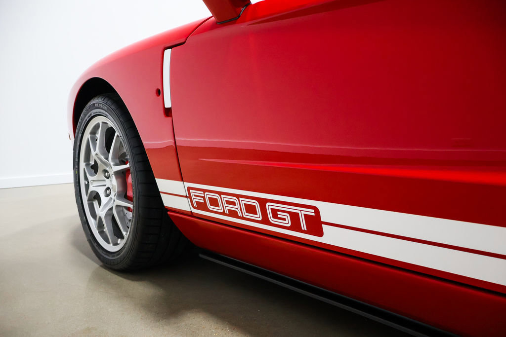 Used 2006 Ford GT RWD image 83