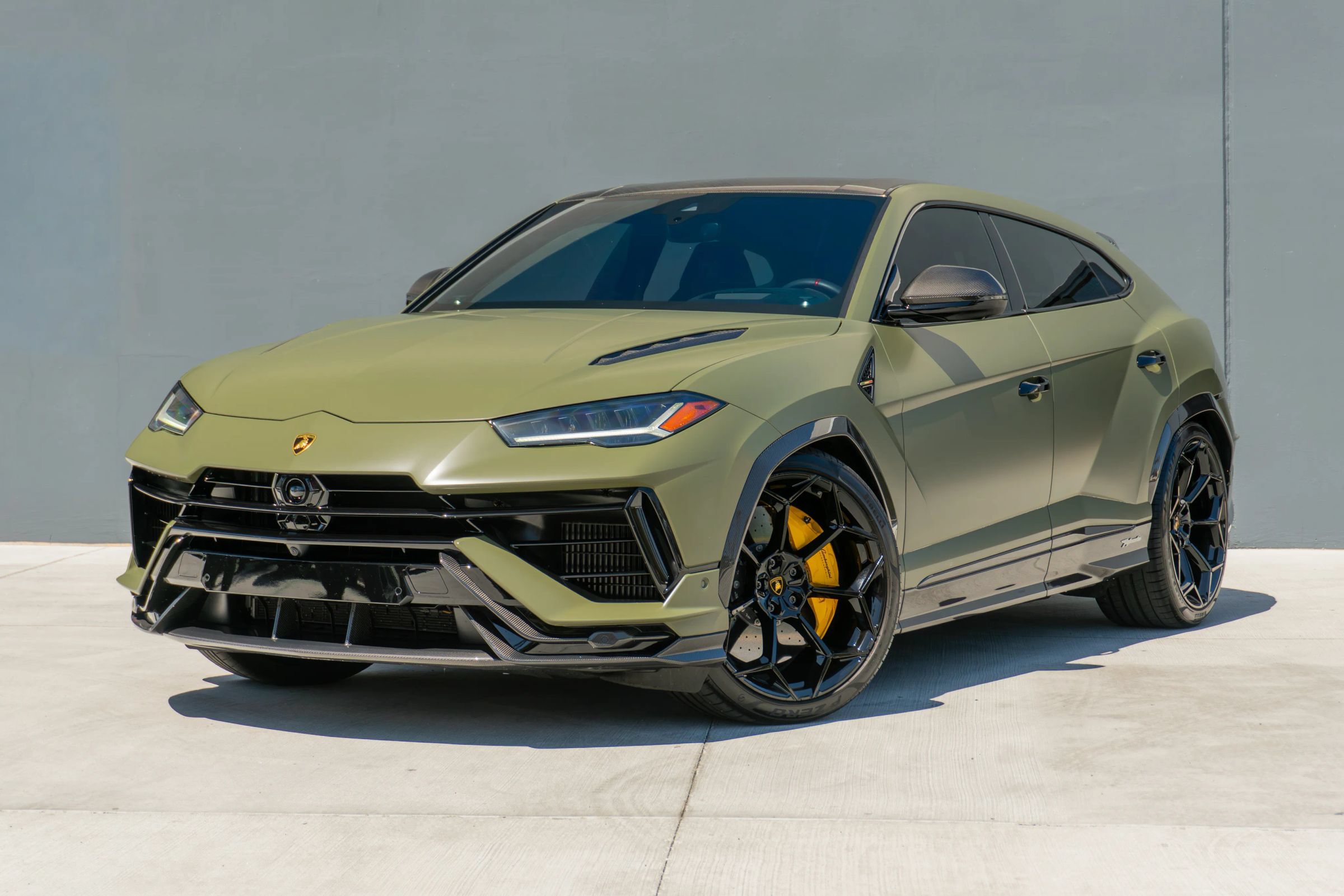 Used 2024 Lamborghini Urus Performante AWD/4WD image 3