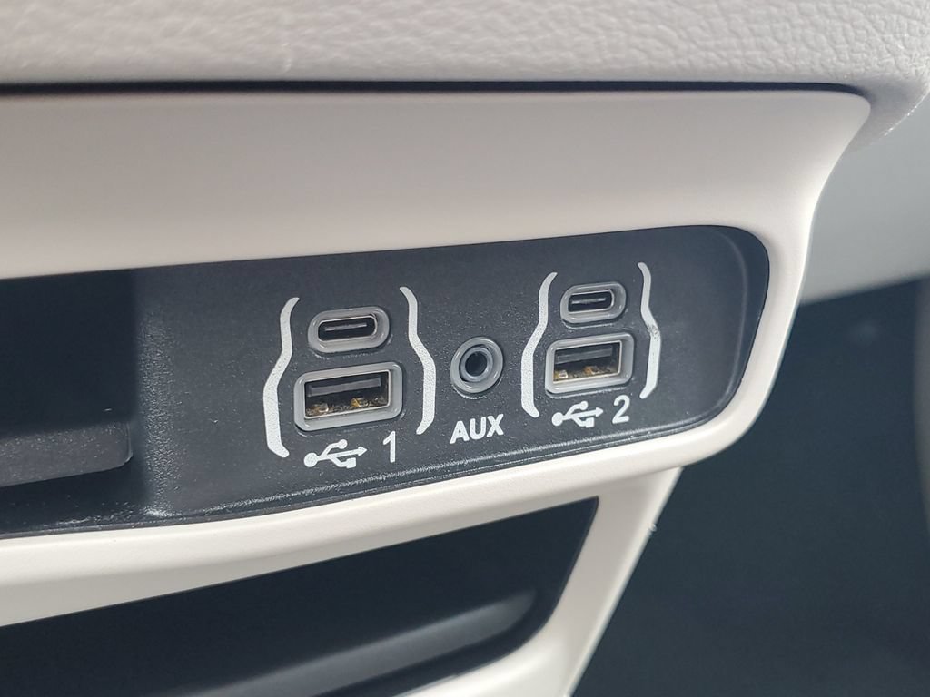 Used 2023 Chrysler Pacifica Touring-L FWD image 20
