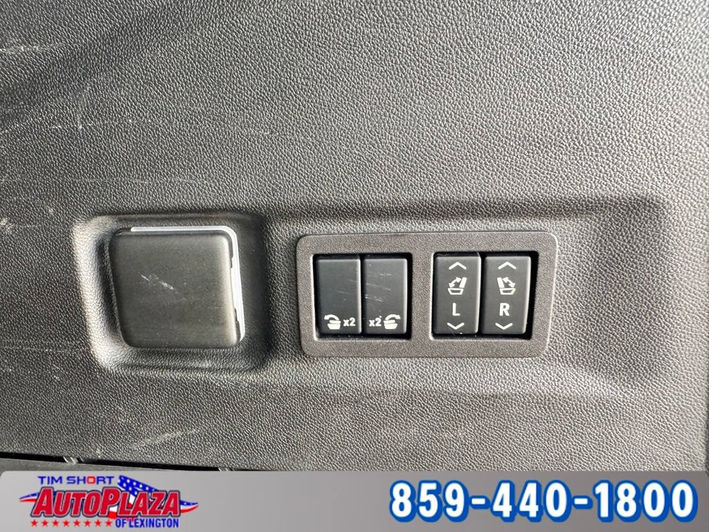 Used 2024 GMC Yukon XL AT4 w/ AT4 Premium Plus Package AWD/4WD image 46