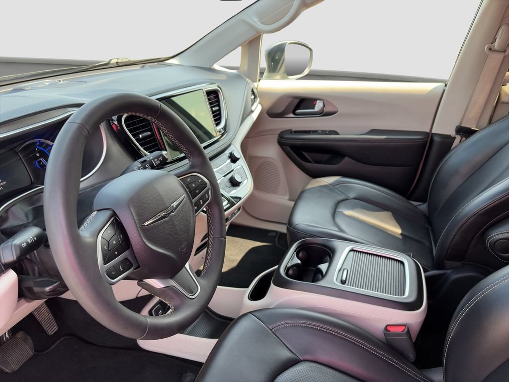 Used 2023 Chrysler Pacifica Touring-L FWD image 9