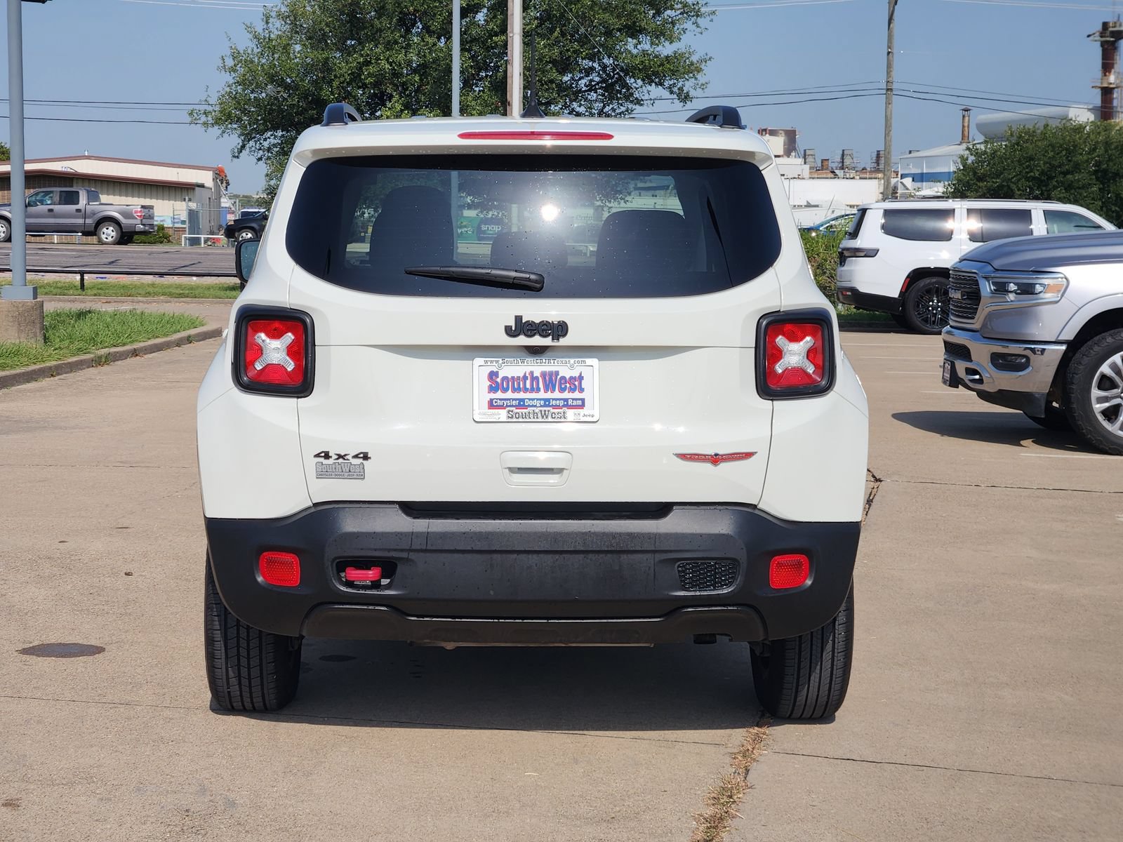 Used 2023 Jeep Renegade Trailhawk AWD/4WD image 8
