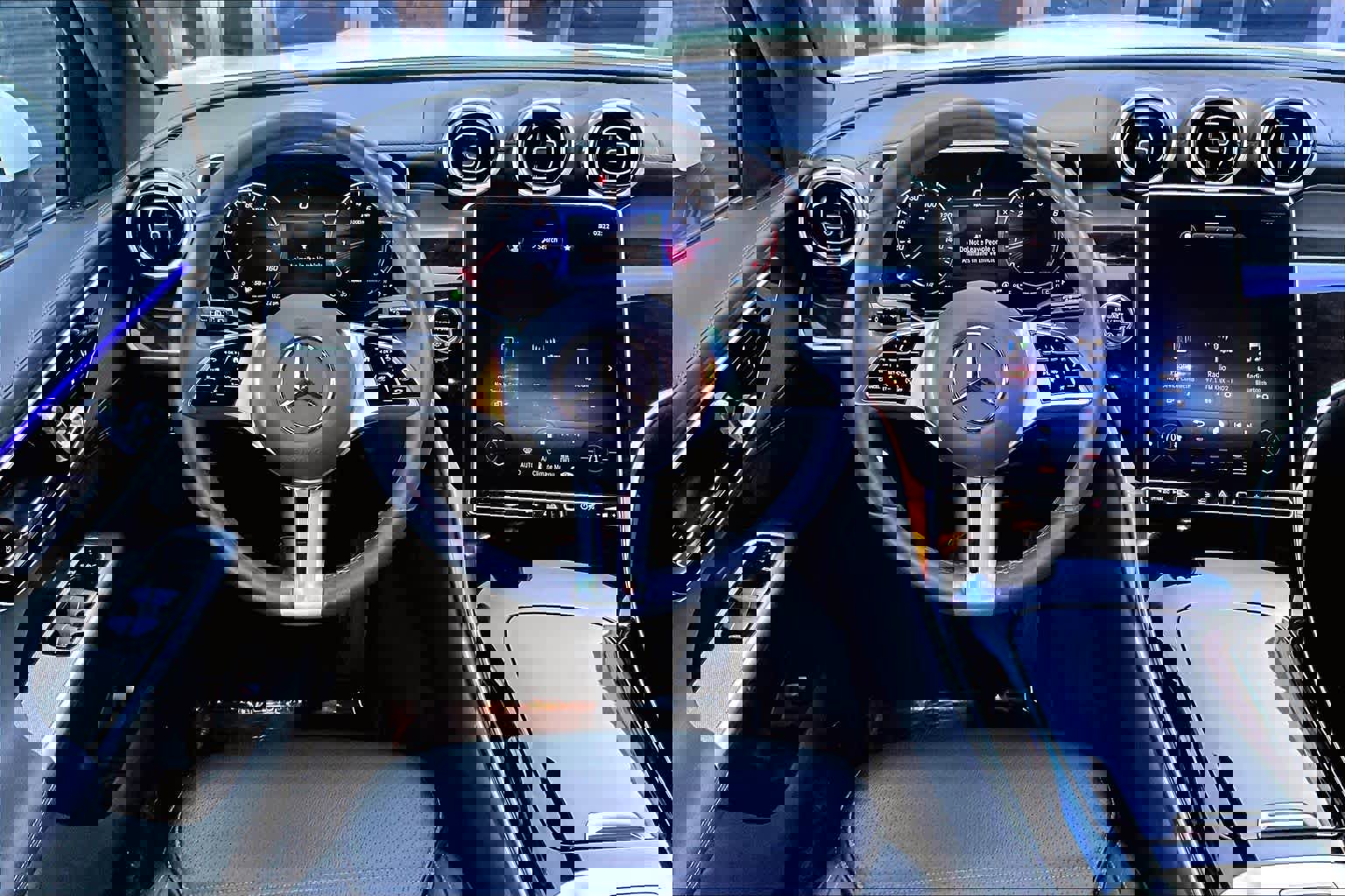 Used 2024 Mercedes-Benz GLC 300 image 5