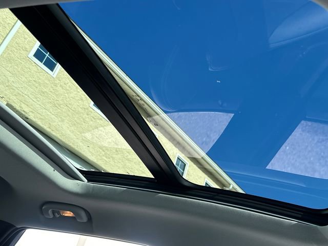 Used 2022 Chevrolet Bolt EUV Premier w/ Sun & Sound Package image 18