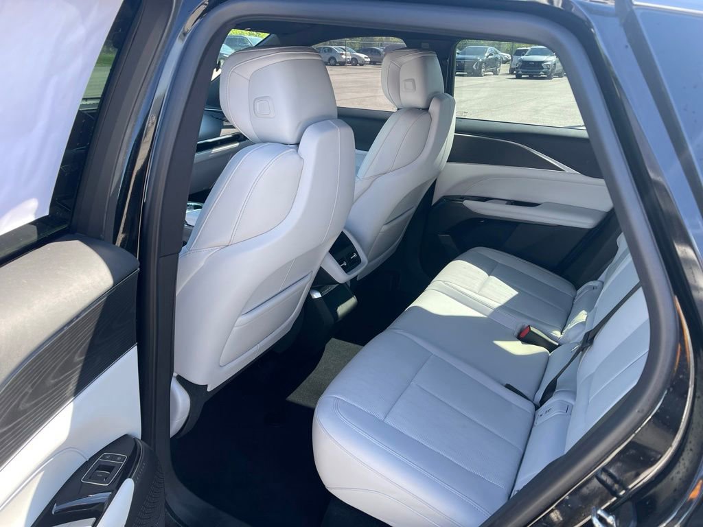 Used 2024 Cadillac Lyriq Sport AWD/4WD image 15