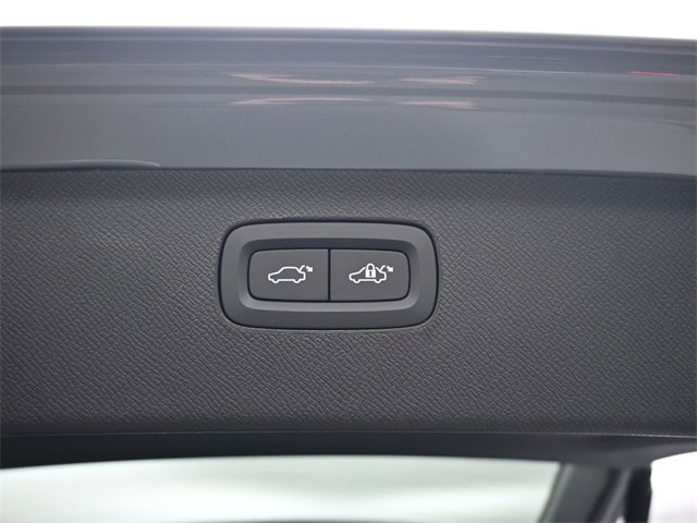 New 2026 Volvo XC90 B6 Plus w/ Protection Package Premier image 33